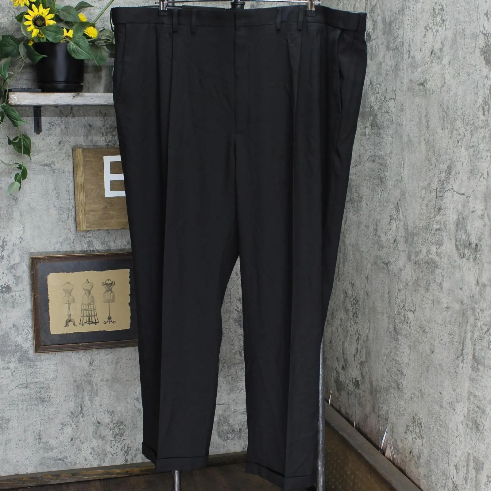 Haggar Men's Big & Tall Premium Stretch Classic-Fit Solid Pleated Dress Pants